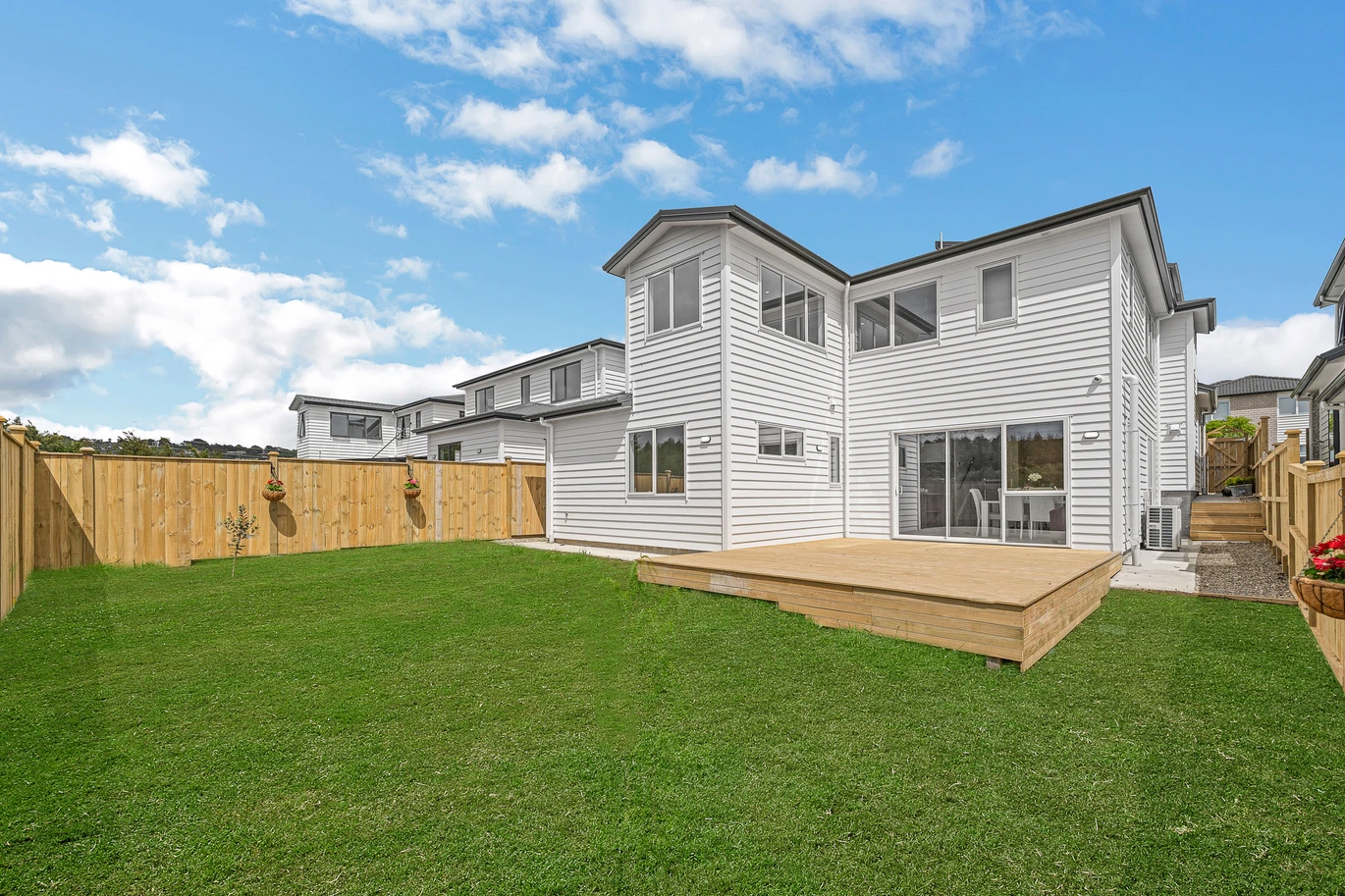 Ormiston school zone, brandnew 6 beds 5.5 baths house on 396m2 section, with 2 kitchens, 2 beds granny, 32 Castlebane Drive, Flat Bush, Auckland