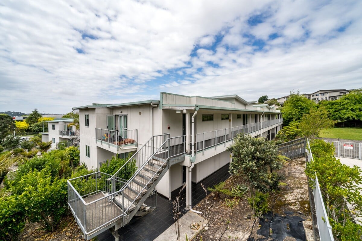 Develop site, 32-unit apartment on 8230 m2 land, returning approximately $918,800 gross per annum, concept plans indicating capacity for 115+ apartments, 1-32/222 Albany Highway Schnapper Rock, Auckland