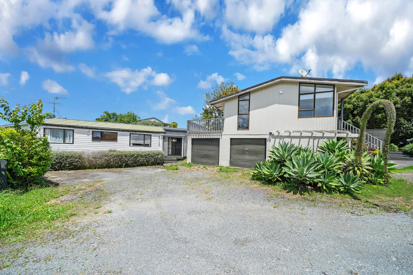 5 (3 + 2) beds houses on 833m2 land, 9 & 9A Sherie Place, Howick, Auckland