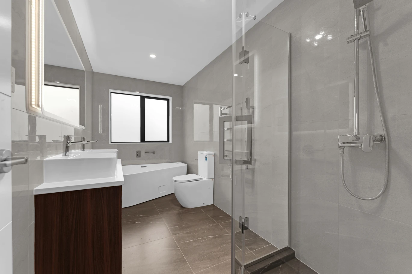Ormiston school zone, Dual kitchens, ample parking, 8 beds 6.5 baths house on 436m2 section, including a downstairs ensuite and a 2-beds granny with wet bar, 2A Matatahi Road, Flat Bush, Auckland