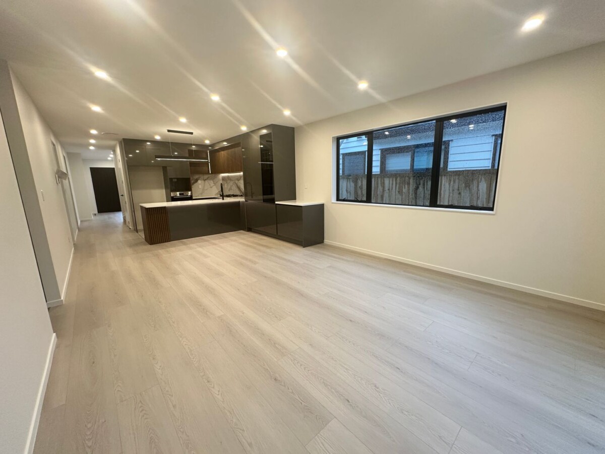 6 beds 4.5 baths house, with 2 beds granny, 23 Drumnaconagher Road, Flat Bush, Auckland