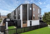 Urgent sale, brandnew freehold 4 beds home with garage and views, Ground-floor bedroom with ensuite, ENQUIRES OVER $839,000, 7/53 Court Crescent, Panmure, Auckland