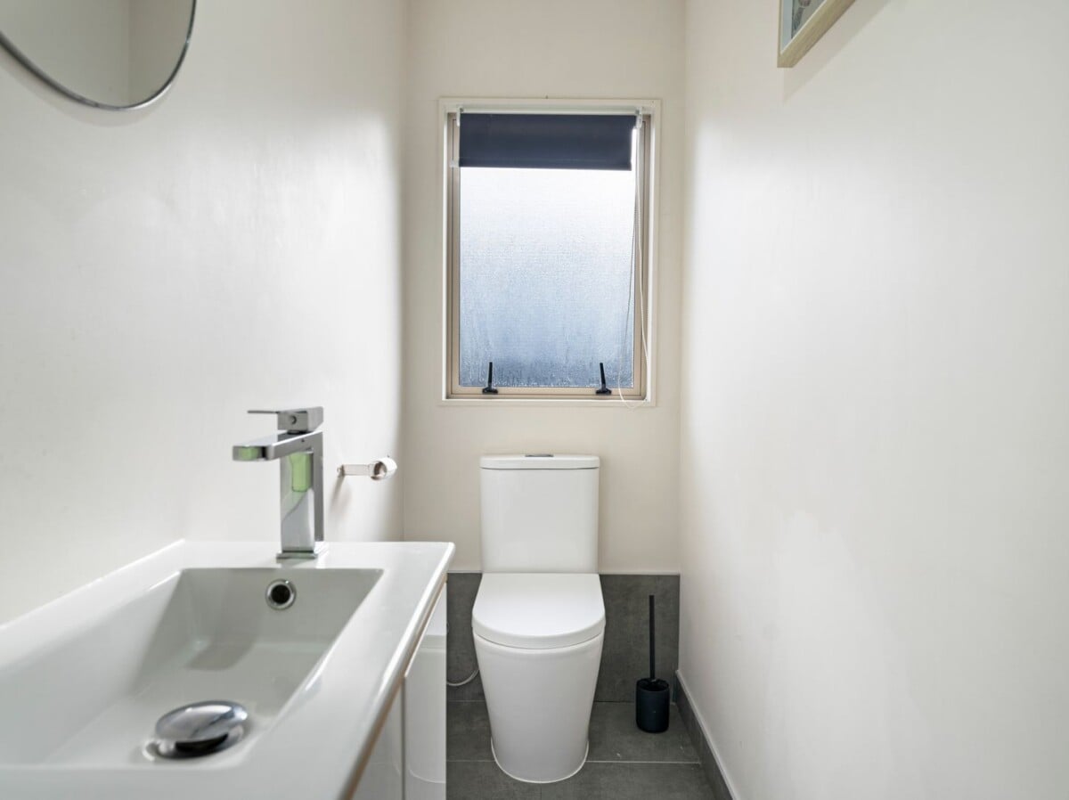 Owners upsizing, are committed elsewhere, 3 beds house on 508m2 section, close to schools, Glen Eden village, park, train and bus services, 75 Kamara Road, Glen Eden, Auckland