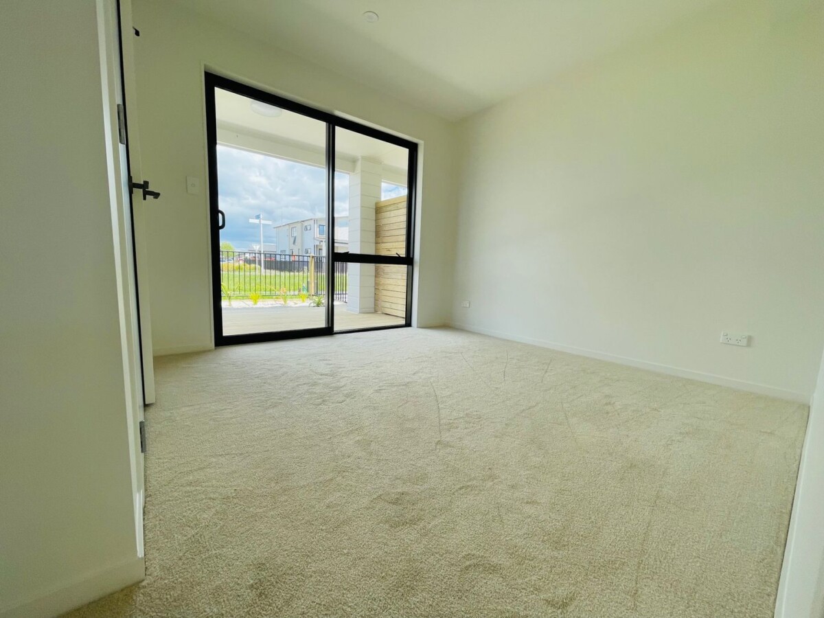 Must sell, affordable brandnew 3 beds + study, 4 baths home, 2 car parks, with 1 bed granny, 9 Auranga Drive, Drury, Auckland