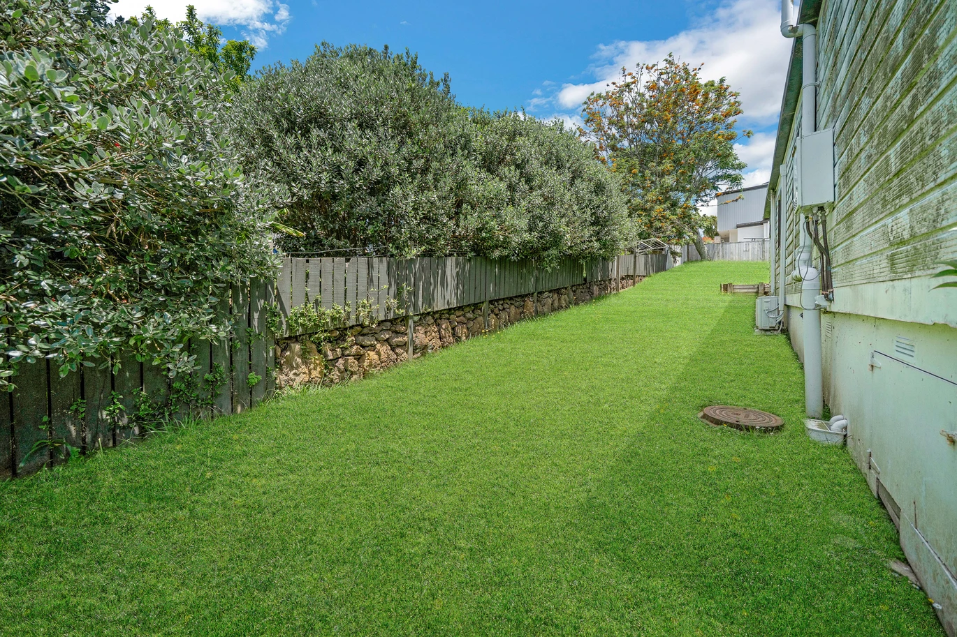 5 (3 + 2) beds houses on 833m2 land, 9 & 9A Sherie Place, Howick, Auckland
