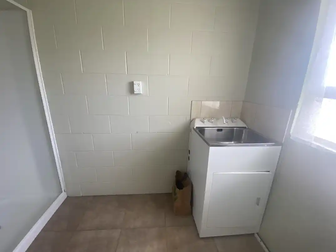 For rent, 2 beds 1 bath 1 car park apartment, Available now, 7/84 Princes Street, Otahuhu, Auckland