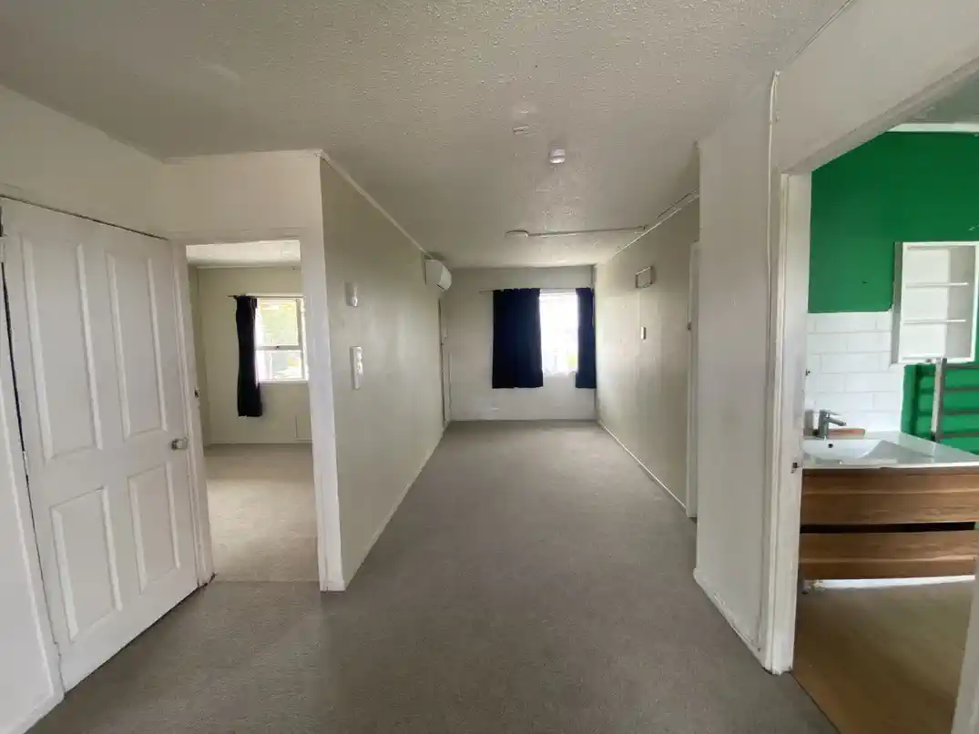 For rent, 2 beds 1 bath 1 car park apartment, Available now, 7/84 Princes Street, Otahuhu, Auckland