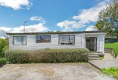 5 (3 + 2) beds houses on 833m2 land, 9 & 9A Sherie Place, Howick, Auckland