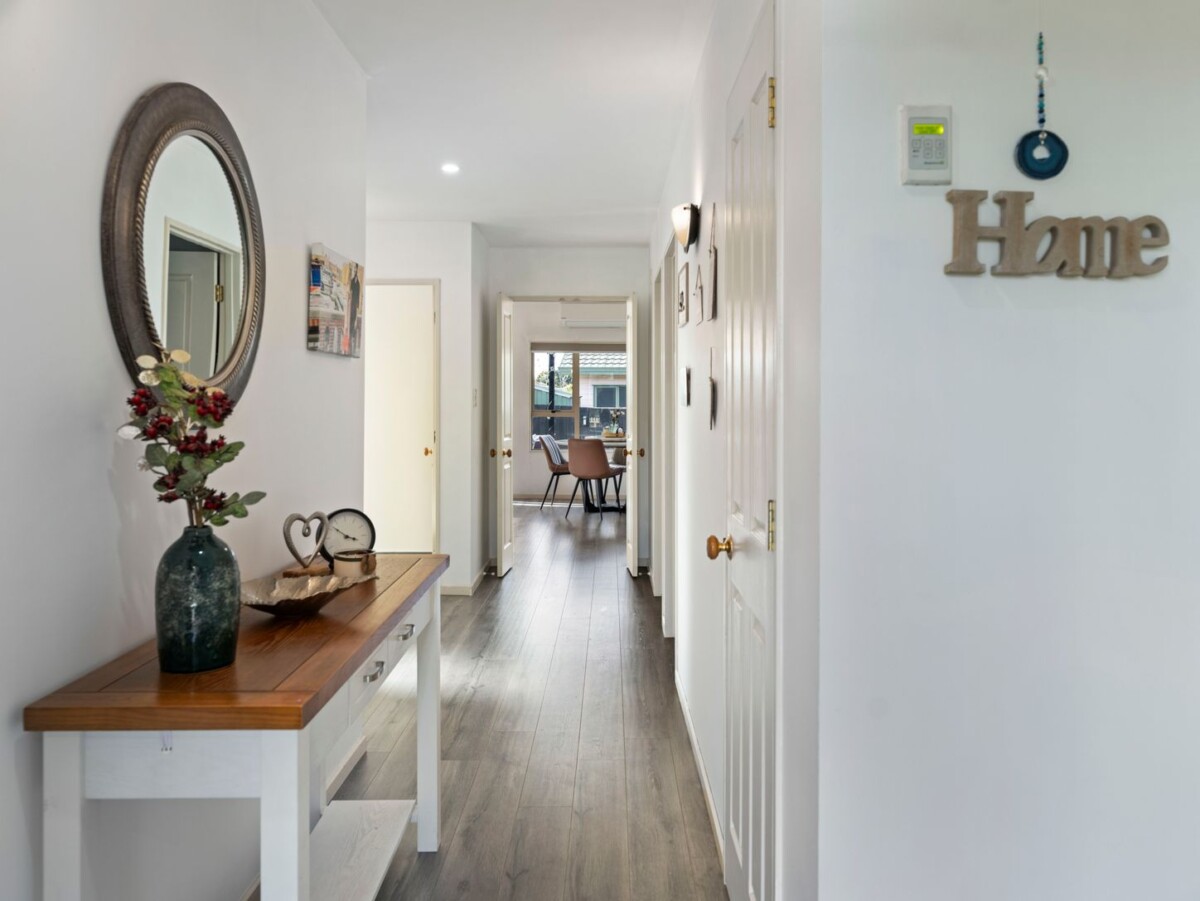 Owners upsizing, are committed elsewhere, 3 beds house on 508m2 section, close to schools, Glen Eden village, park, train and bus services, 75 Kamara Road, Glen Eden, Auckland