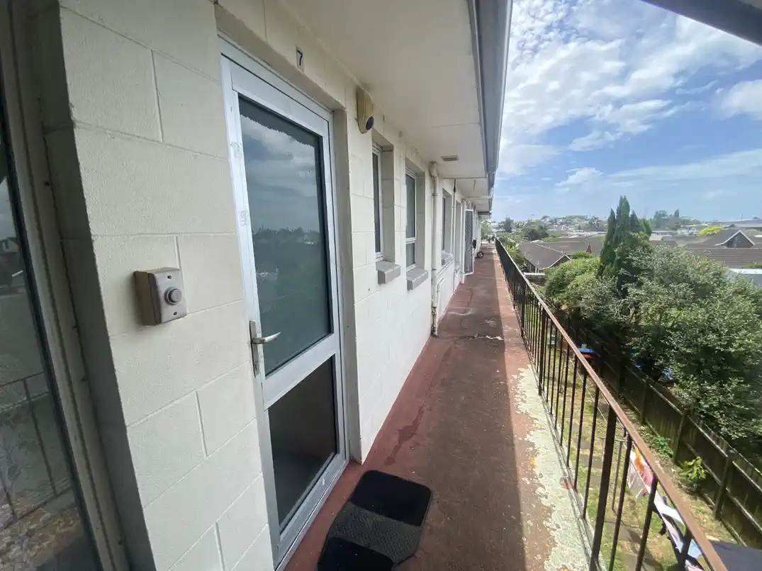 For rent, 2 beds 1 bath 1 car park apartment, Available now, 7/84 Princes Street, Otahuhu, Auckland
