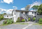5 (3 + 2) beds houses on 833m2 land, 9 & 9A Sherie Place, Howick, Auckland