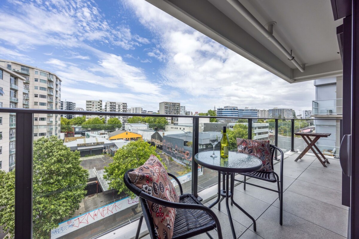 2 beds 2 baths apartment (63m2), 805/147 Nelson Street, Auckland