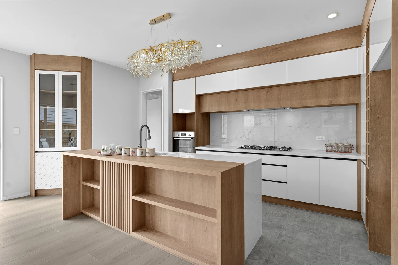 Ormiston school zone, brandnew 6 beds 5.5 baths house on 396m2 section, with 2 kitchens, 2 beds granny, 32 Castlebane Drive, Flat Bush, Auckland