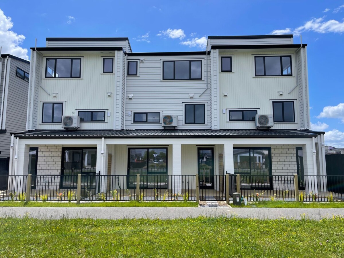 Must sell, affordable brandnew 3 beds + study, 4 baths home, 2 car parks, with 1 bed granny, 9 Auranga Drive, Drury, Auckland