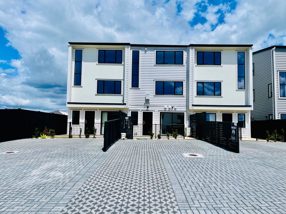 Must sell, affordable brandnew 3 beds + study, 4 baths home, 2 car parks, with 1 bed granny, 9 Auranga Drive, Drury, Auckland