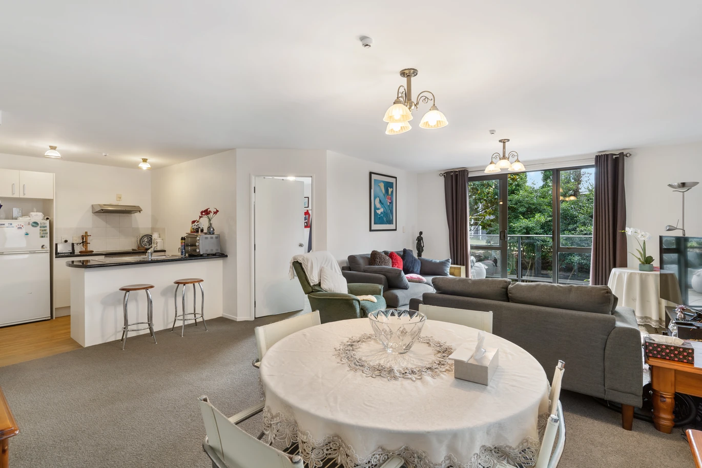 Spacious 2-Bed Apartment in Prime Location, 19/68 Mountain Road, Mount Wellington, Auckland