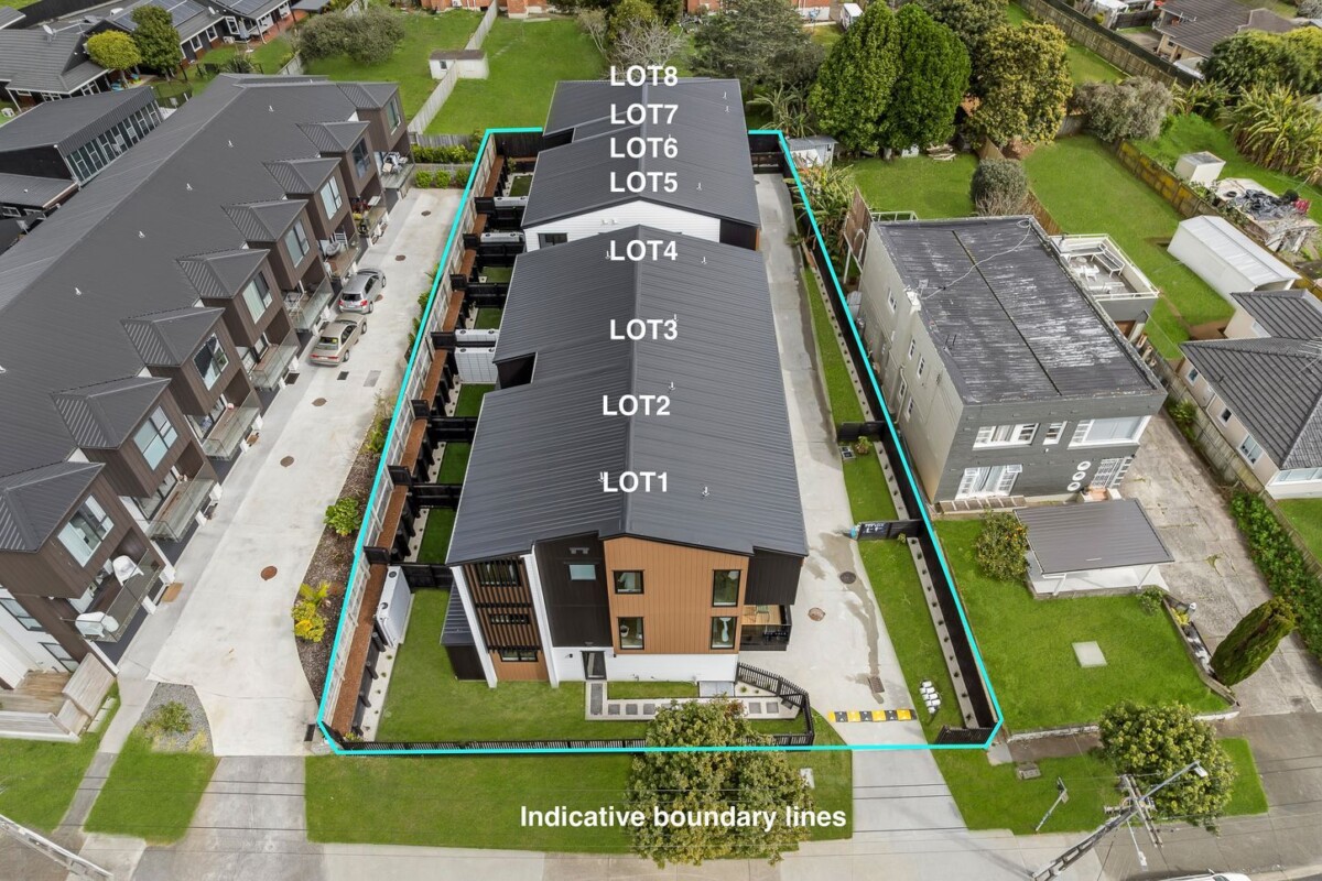 Urgent sale, brandnew freehold 4 beds home with garage and views, Ground-floor bedroom with ensuite, ENQUIRES OVER $839,000, 7/53 Court Crescent, Panmure, Auckland