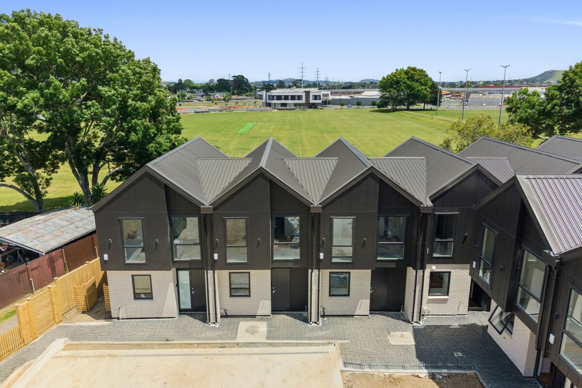 Brandnew 3 beds 2 bath home, next to Ti Rakau Park and the School Reserve, close to schools, shopping centres, 7 Cindy Place, Pakuranga, Auckland