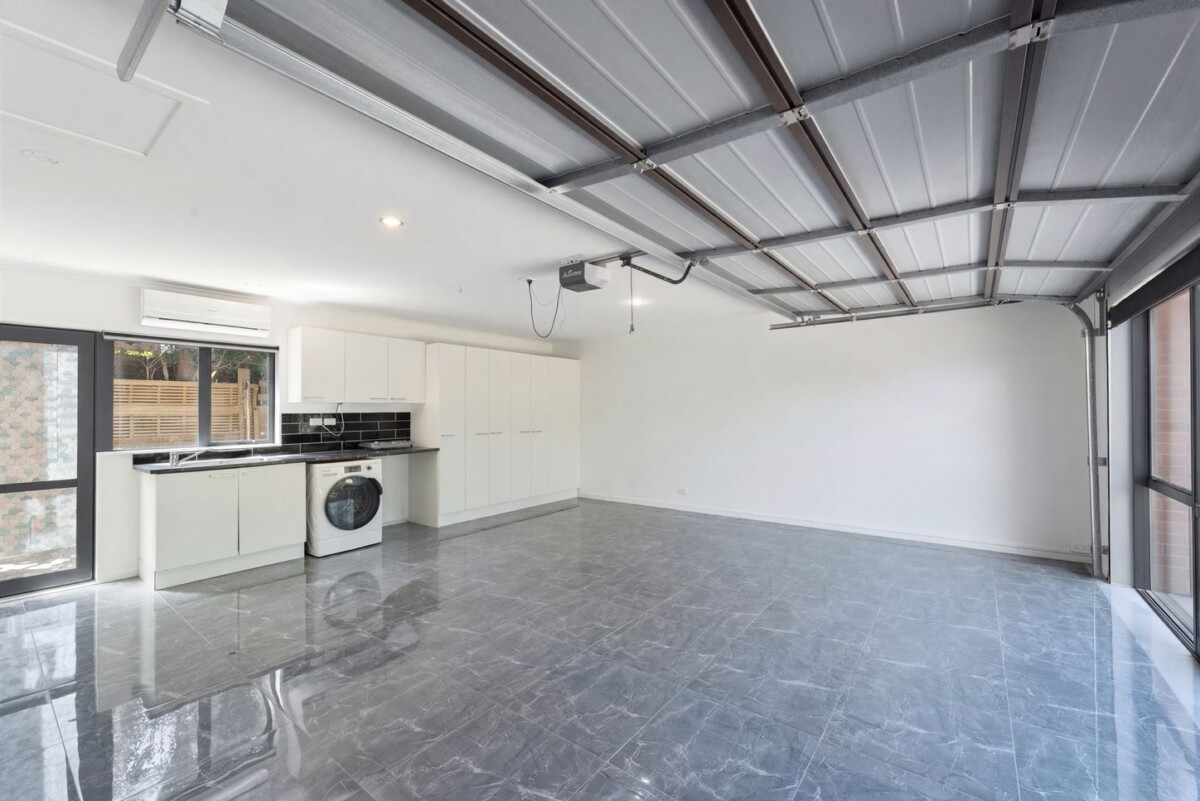 Overseas Owners must sell, 4 beds house on 473m2 section, overlooking a tranquil bush reserve, close to park, school, shopping centres, 24 Foundation Place, Glen Eden, Auckland