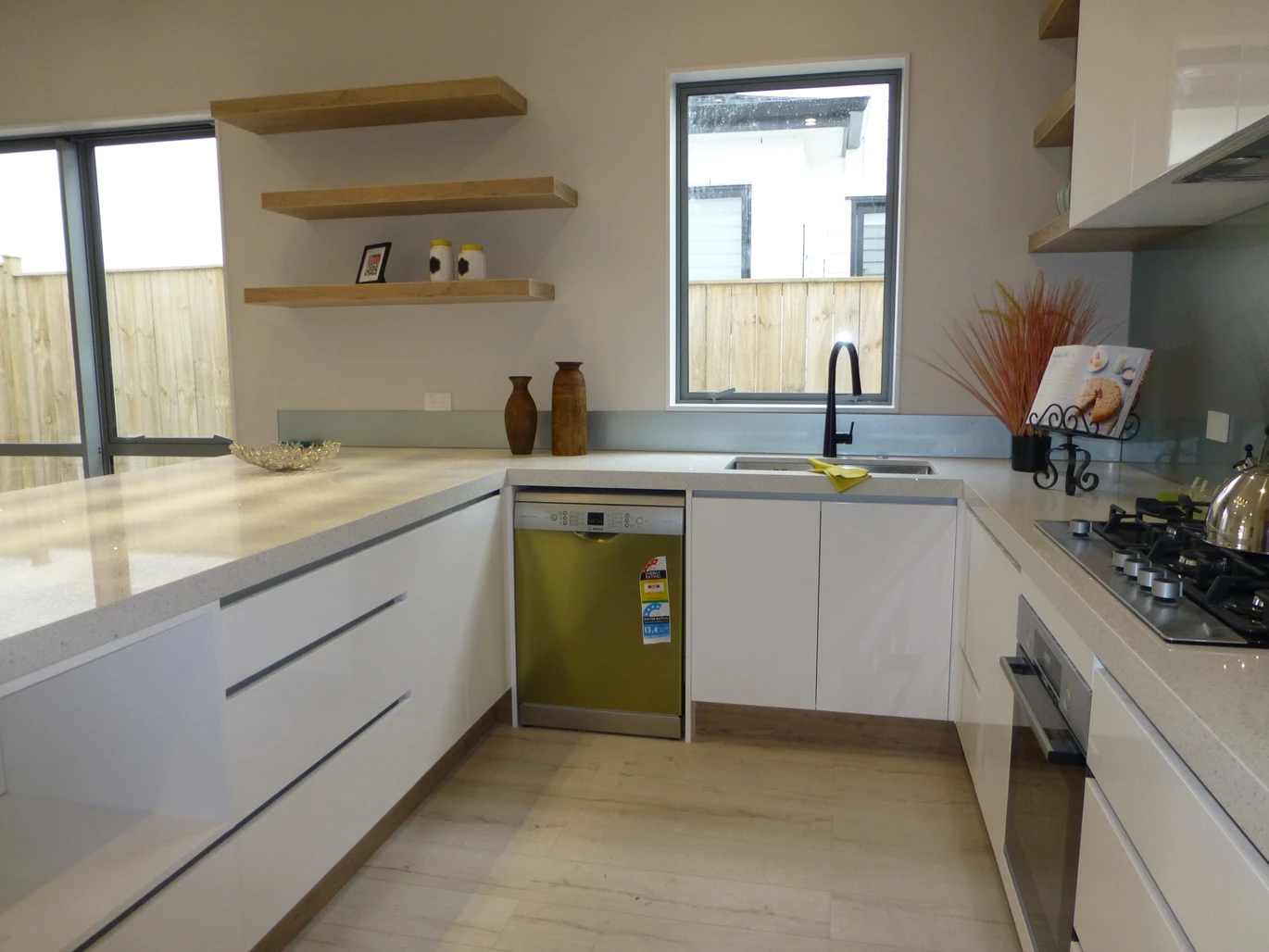 6 bed 5 baths (4 ensuites) house on 402m2 section, with 2 beds granny, 18 Horsefield Drive, Flat Bush, Auckland