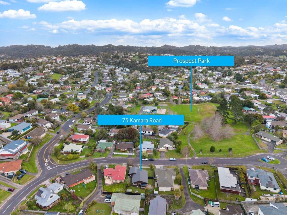 Owners upsizing, are committed elsewhere, 3 beds house on 508m2 section, close to schools, Glen Eden village, park, train and bus services, 75 Kamara Road, Glen Eden, Auckland