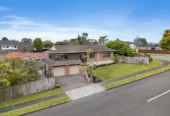 MORTGAGEE SALE, Botany Downs School zone, Corner Brick & Tile 4 beds house on 770m2 section, 1 Lexington Drive, Botany Downs, Auckland