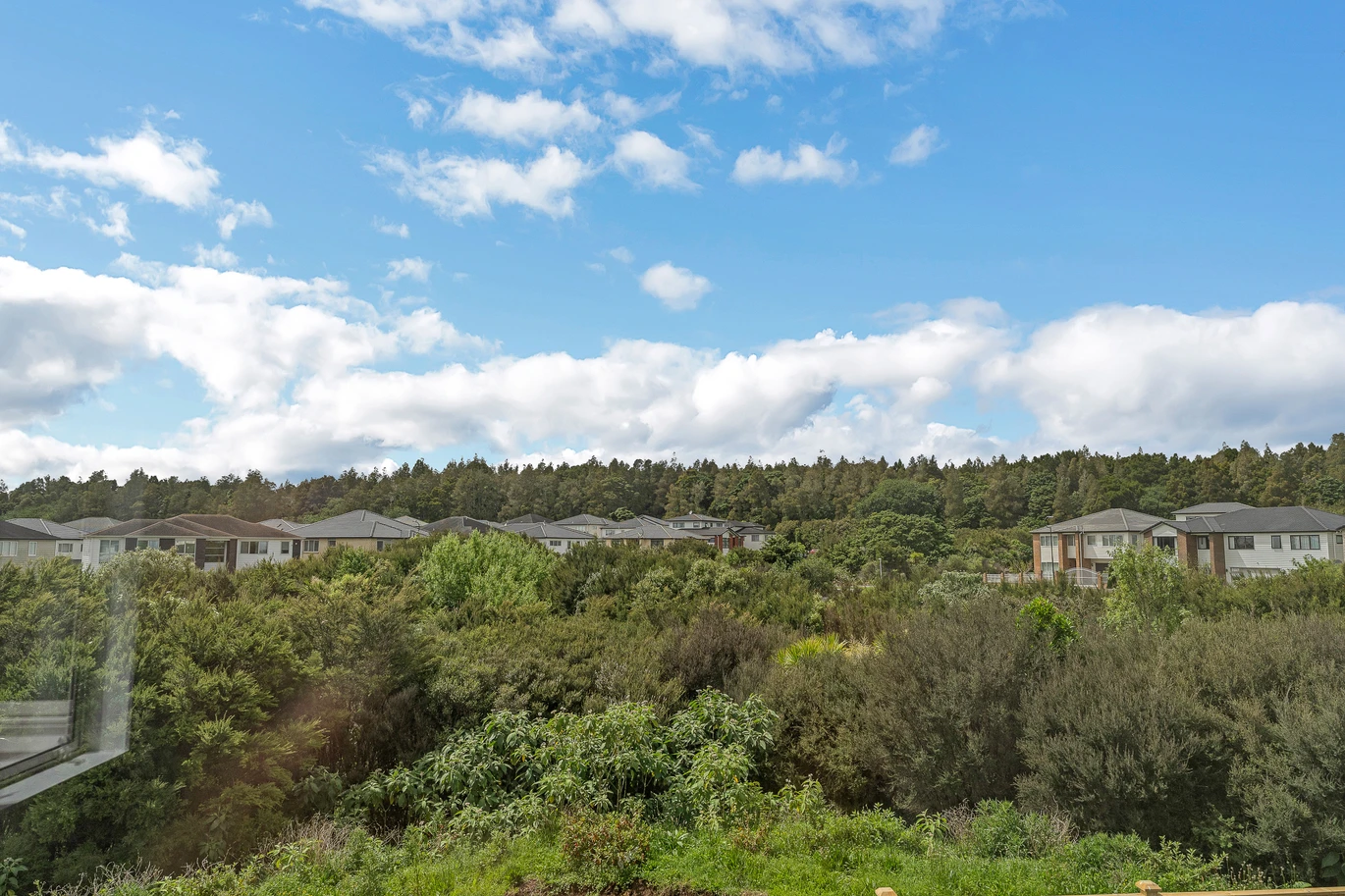 Ormiston school zone, brandnew 6 beds 5.5 baths house on 396m2 section, with 2 kitchens, 2 beds granny, 32 Castlebane Drive, Flat Bush, Auckland