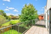 Albany school zone, 2 beds 1 bath apartment with 2 car parks, minutes to Albany Mall, 2/437B Albany Highway, Albany, Auckland
