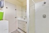 Albany school zone, 2 beds 1 bath apartment with 2 car parks, minutes to Albany Mall, 2/437B Albany Highway, Albany, Auckland