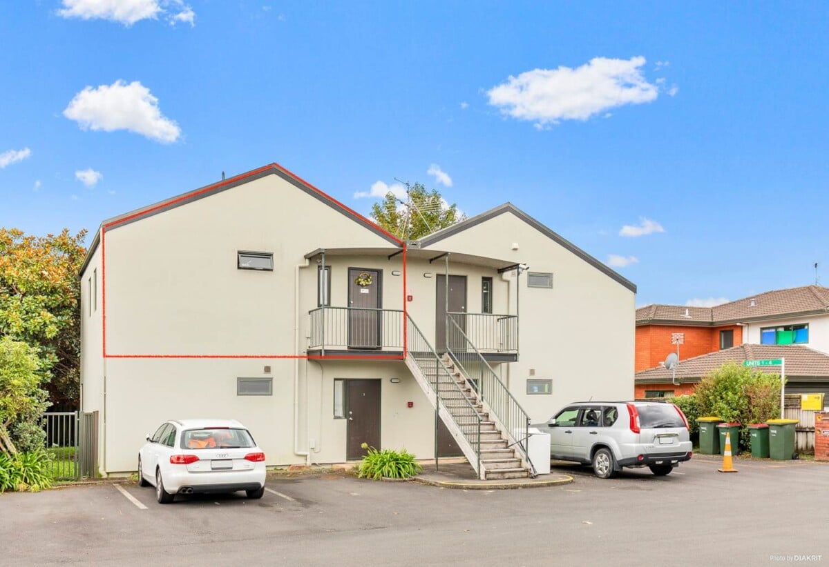 Albany school zone, 2 beds 1 bath apartment with 2 car parks, minutes to Albany Mall, 2/437B Albany Highway, Albany, Auckland