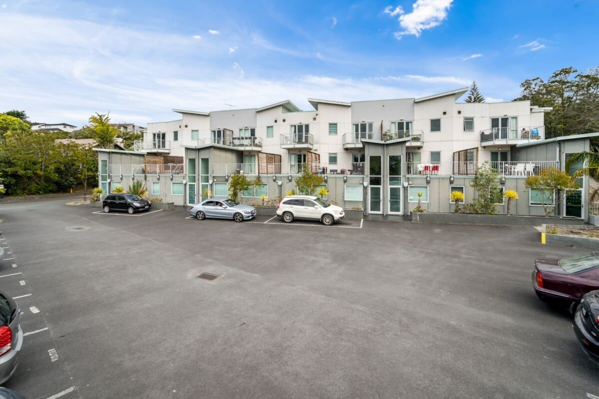 Develop site, 32-unit apartment on 8230 m2 land, returning approximately $918,800 gross per annum, concept plans indicating capacity for 115+ apartments, 1-32/222 Albany Highway Schnapper Rock, Auckland
