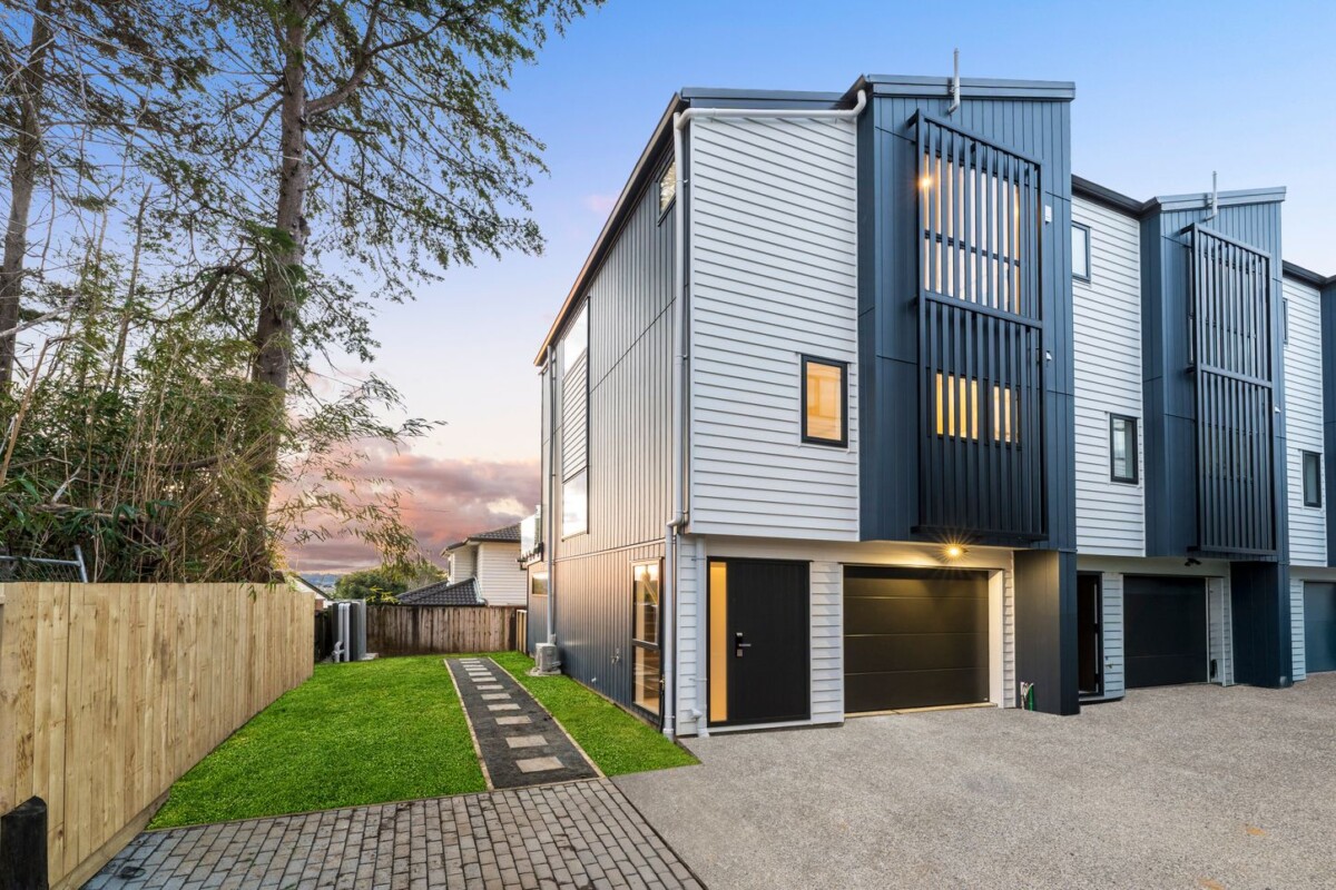 Brandnew 2 beds + study + balcony + 1 rumpus room with ensuite on ground floor, Minutes to WestCity, Lincoln Road shopping, Pak’n Save, 16D Geordie Street, Henderson, Auckland