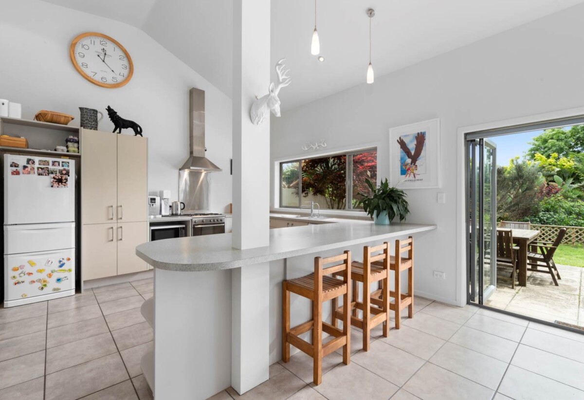 Future Urban Zone in a high-growth area, built with plaster over concrete, 385m² 5 beds house on 1.4200ha land, close to schools, shopping centre, motorway access, currently rented, 59 Russell Road, Wainui, Orewa, Auckland