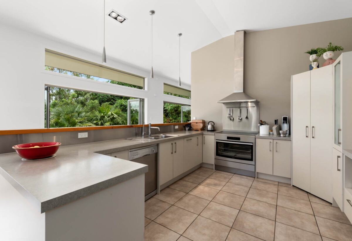 Future Urban Zone in a high-growth area, built with plaster over concrete, 385m² 5 beds house on 1.4200ha land, close to schools, shopping centre, motorway access, currently rented, 59 Russell Road, Wainui, Orewa, Auckland