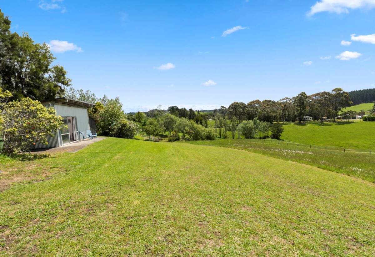Future Urban Zone in a high-growth area, built with plaster over concrete, 385m² 5 beds house on 1.4200ha land, close to schools, shopping centre, motorway access, currently rented, 59 Russell Road, Wainui, Orewa, Auckland