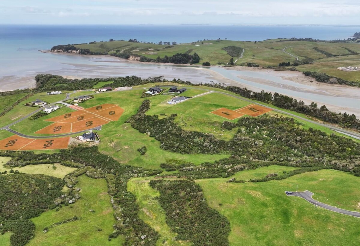 1999m² lifestyle section in Weiti Bay, 30 minutes from Auckland CBD and 15 minutes from Long Bay, 5 Taemai Place, Okura Bush, Albany, Auckland