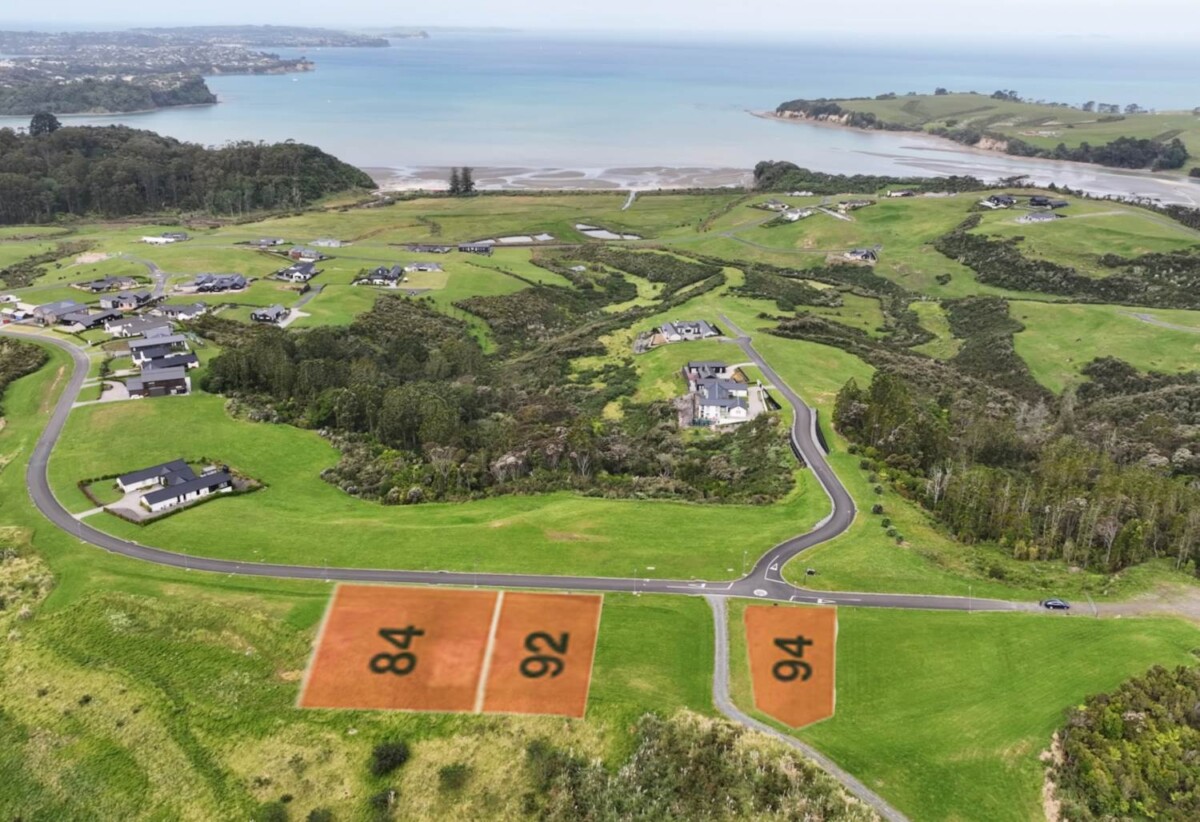 1934m² lifestyle section in Weiti Bay, 30 minutes from Auckland CBD and 15 minutes from Long Bay, 4 Taemai Place, Okura Bush, Albany, Auckland