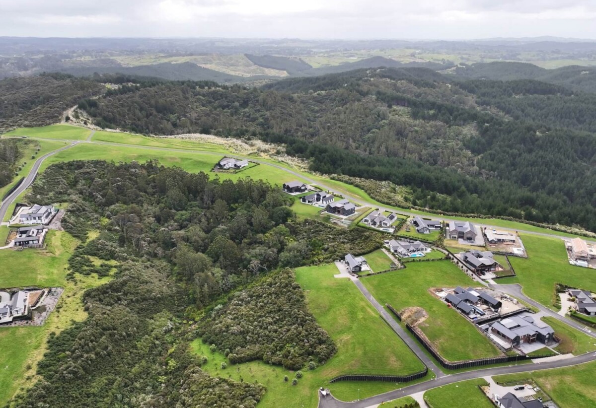 1934m² lifestyle section in Weiti Bay, 30 minutes from Auckland CBD and 15 minutes from Long Bay, 4 Taemai Place, Okura Bush, Albany, Auckland