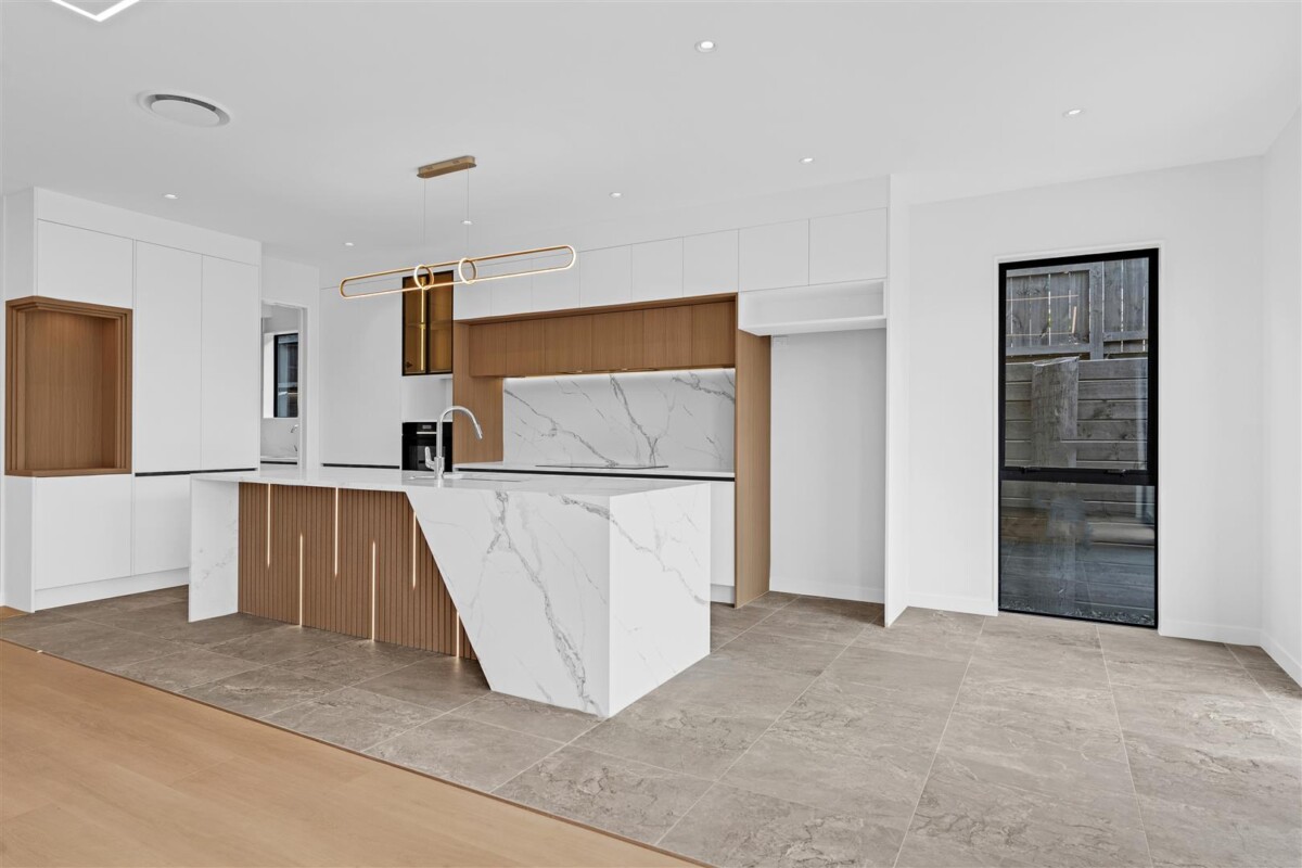 Brandnew 6 beds house with 2 beds granny flat on 800m2 section, Central air-conditioning, EV charging, walks to Pine Harbour, Beachlands hub, Golf Resort, 6 Hutukawa Drive, Beachlands, Auckland