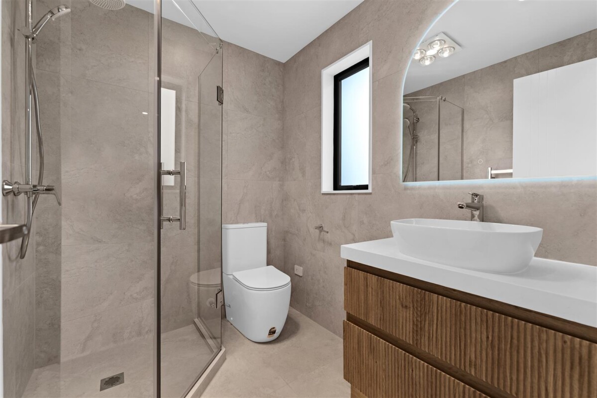Brandnew 6 beds house with 2 beds granny flat on 800m2 section, Central air-conditioning, EV charging, walks to Pine Harbour, Beachlands hub, Golf Resort, 6 Hutukawa Drive, Beachlands, Auckland