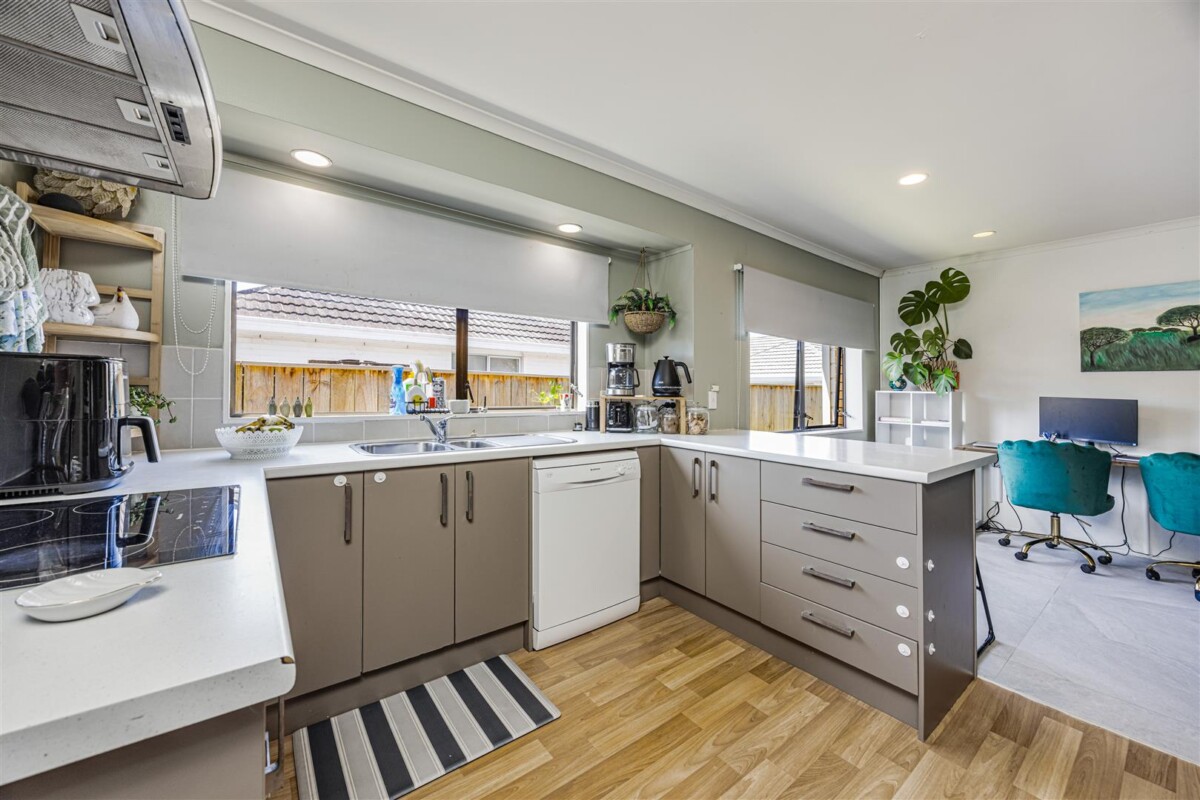 Macleans school Zone, renovated, brick 3 beds house, 21A Britannia Place, Half Moon Bay, Auckland