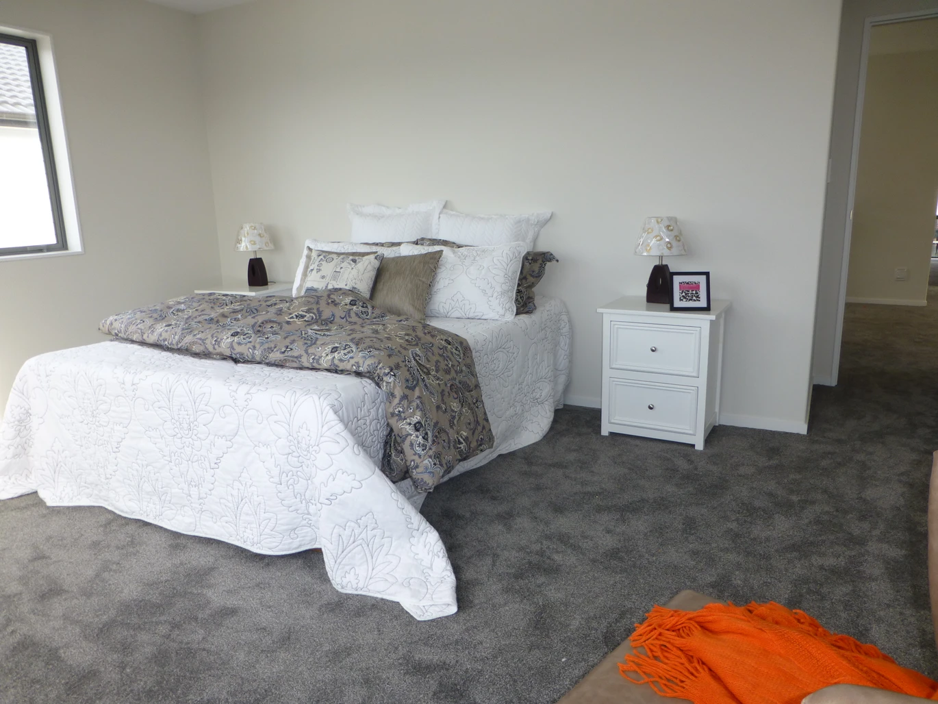 6 bed 5 baths (4 ensuites) house on 402m2 section, with 2 beds granny, 18 Horsefield Drive, Flat Bush, Auckland