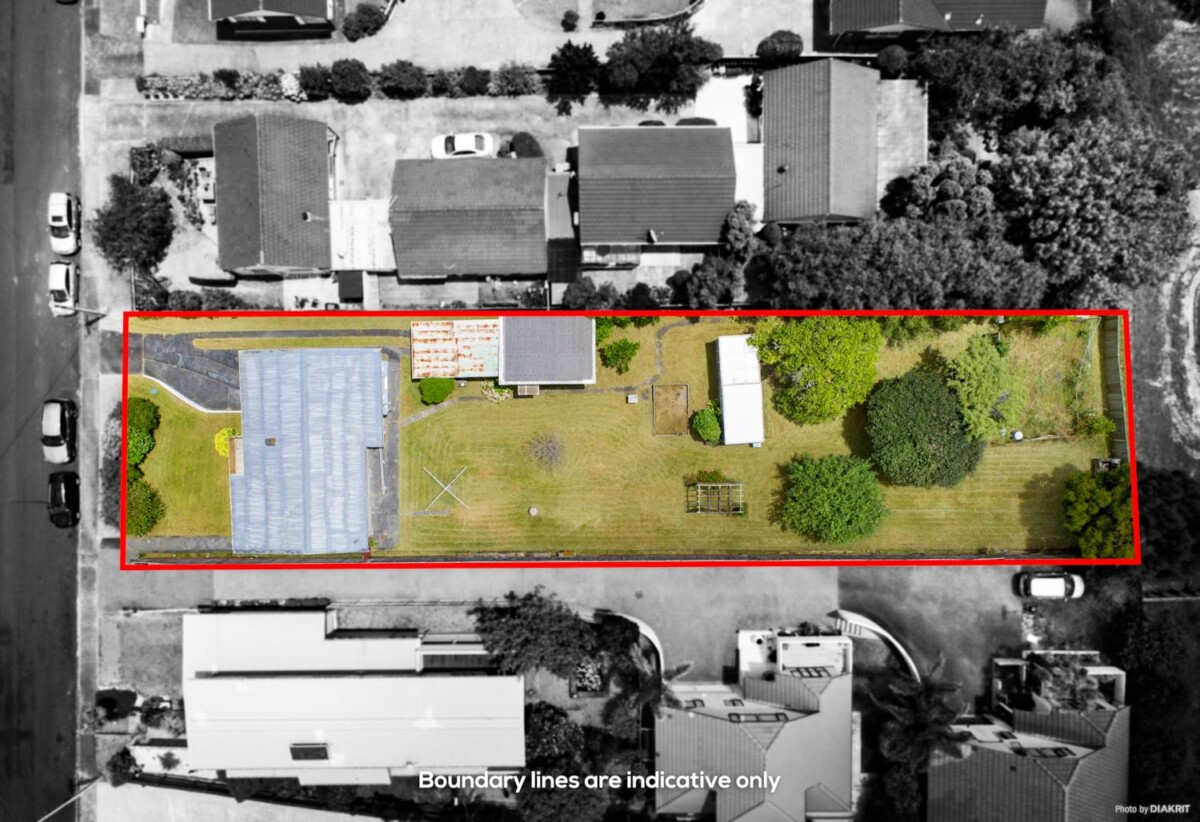 Double Westlake school zone, Brick 3 beds house on 1298m2 section, with RC, EPA for 3 new houses, minutes from Milford Mall, shops, beach, schools, live or develop, 5 Richards Avenue, Forrest Hill, Auckland