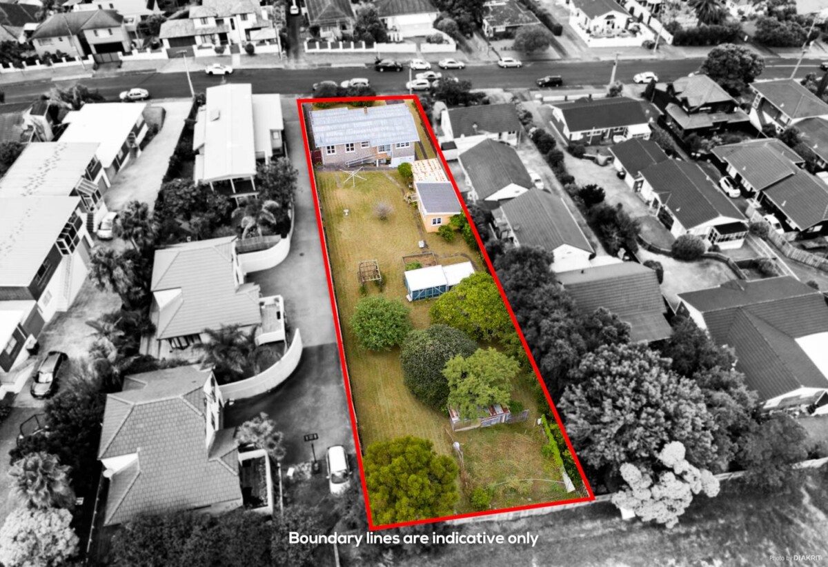 Double Westlake school zone, Brick 3 beds house on 1298m2 section, with RC, EPA for 3 new houses, minutes from Milford Mall, shops, beach, schools, live or develop, 5 Richards Avenue, Forrest Hill, Auckland