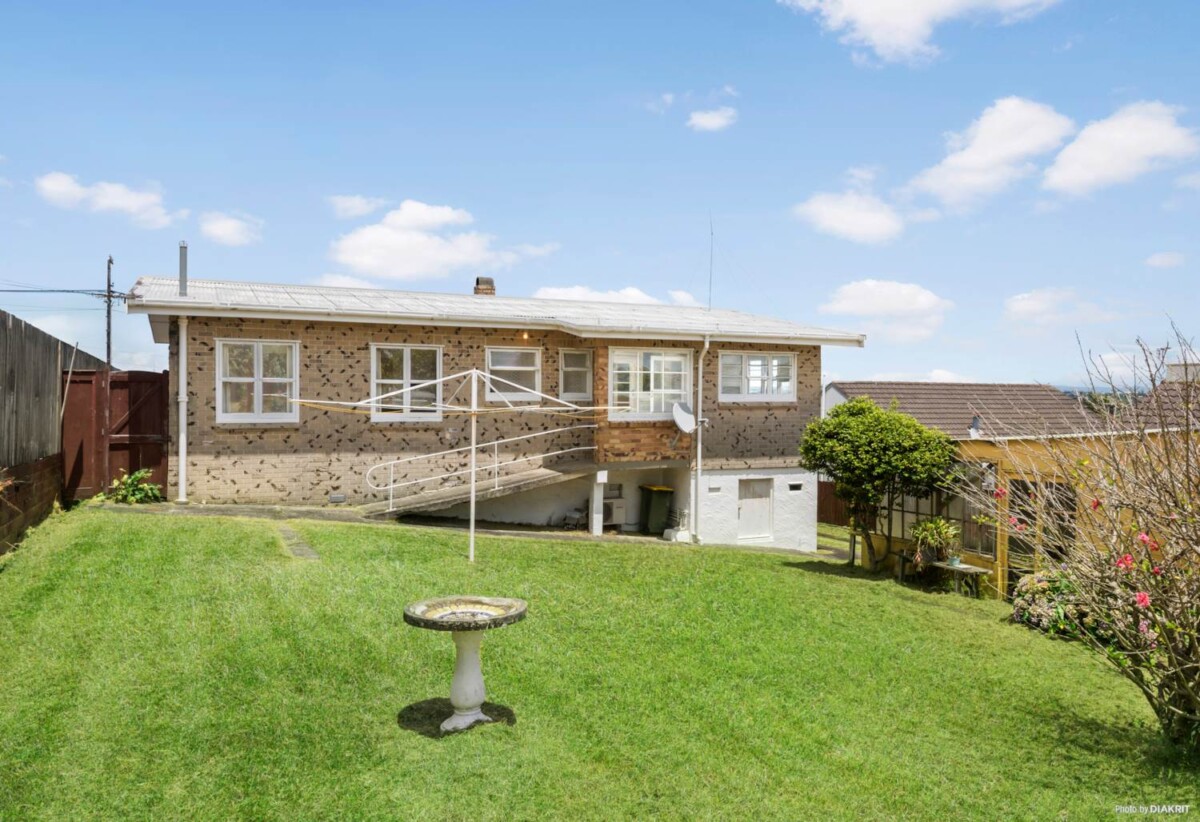 Double Westlake school zone, Brick 3 beds house on 1298m2 section, with RC, EPA for 3 new houses, minutes from Milford Mall, shops, beach, schools, live or develop, 5 Richards Avenue, Forrest Hill, Auckland