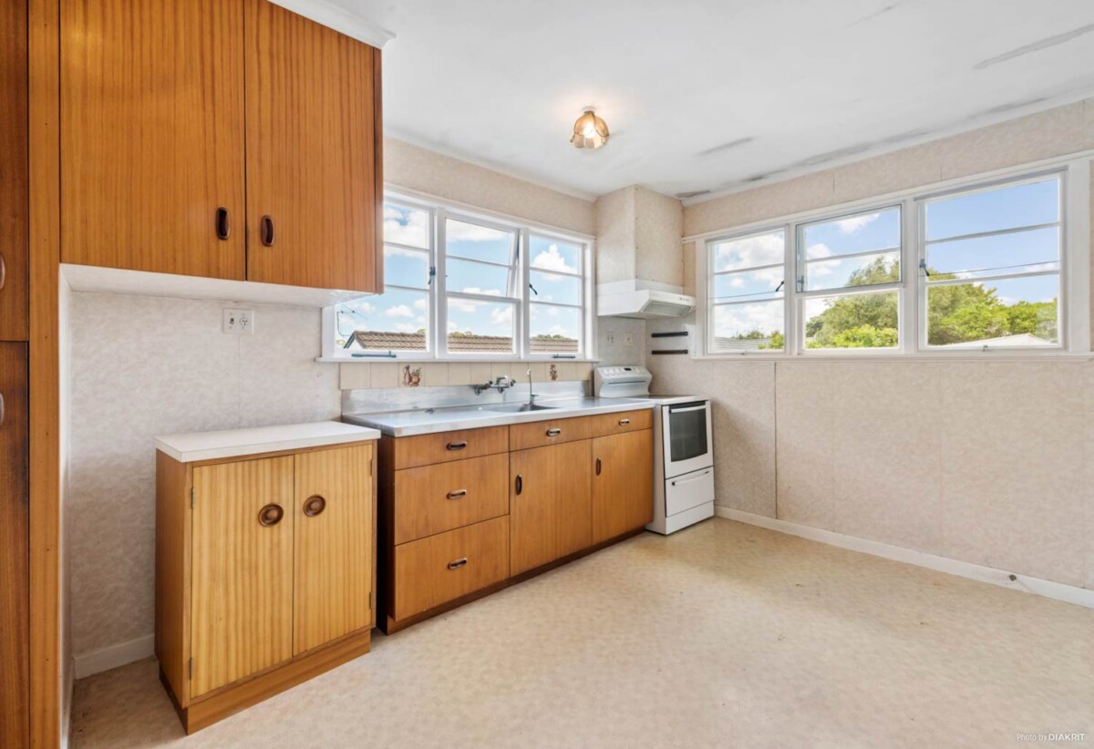 Double Westlake school zone, Brick 3 beds house on 1298m2 section, with RC, EPA for 3 new houses, minutes from Milford Mall, shops, beach, schools, live or develop, 5 Richards Avenue, Forrest Hill, Auckland
