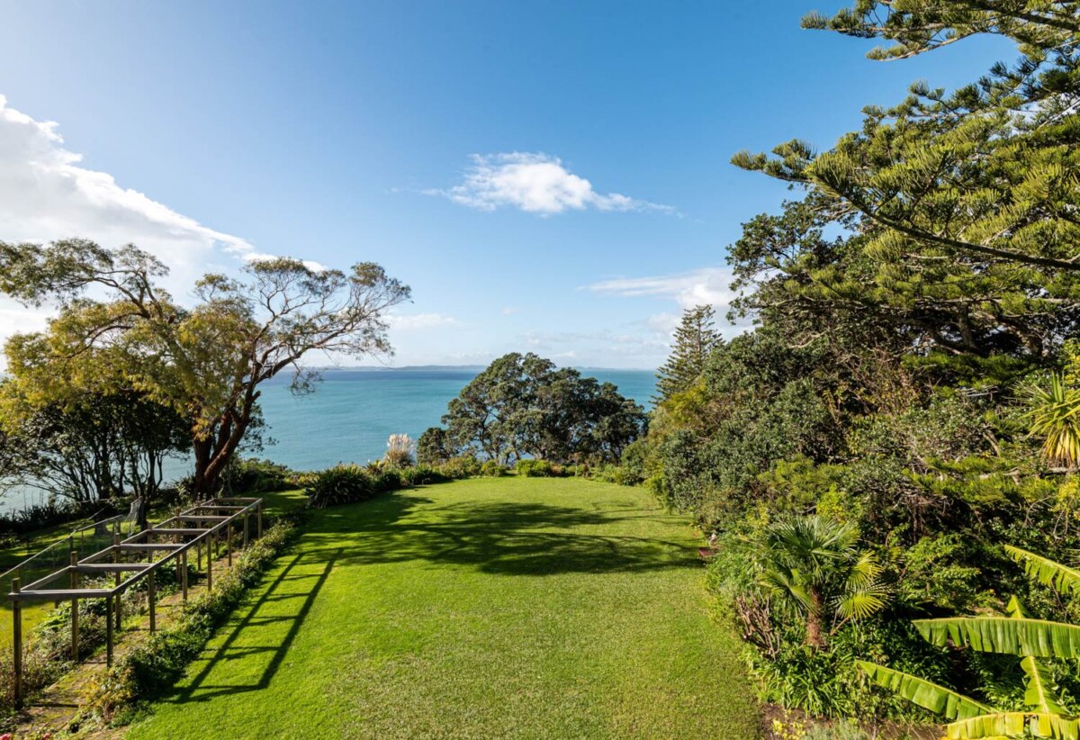 Macleans school zone, sea views, holding enjoys direct water access and riparian rights, luxury double-brick and concrete tile 7 beds + 2 offices on 11831m² land, 4 beds main house, Two separate dwellings offer further living flexibility:, 215 Bleakhouse Road, Mellons Bay, Auckland