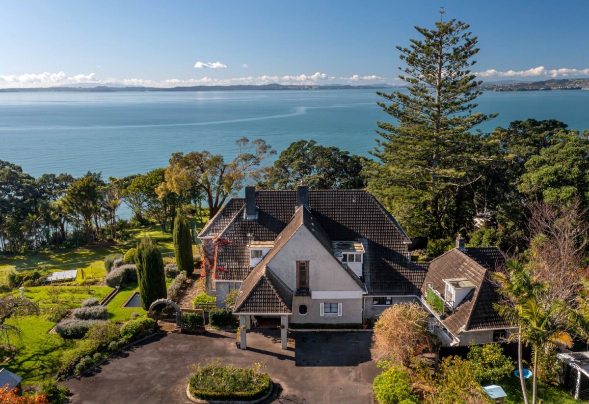 Macleans school zone, sea views, holding enjoys direct water access and riparian rights, luxury double-brick and concrete tile 7 beds + 2 offices on 11831m² land, 4 beds main house, Two separate dwellings offer further living flexibility:, 215 Bleakhouse Road, Mellons Bay, Auckland