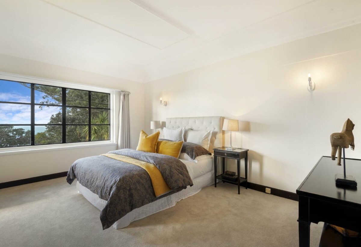 Macleans school zone, sea views, holding enjoys direct water access and riparian rights, luxury double-brick and concrete tile 7 beds + 2 offices on 11831m² land, 4 beds main house, Two separate dwellings offer further living flexibility:, 215 Bleakhouse Road, Mellons Bay, Auckland
