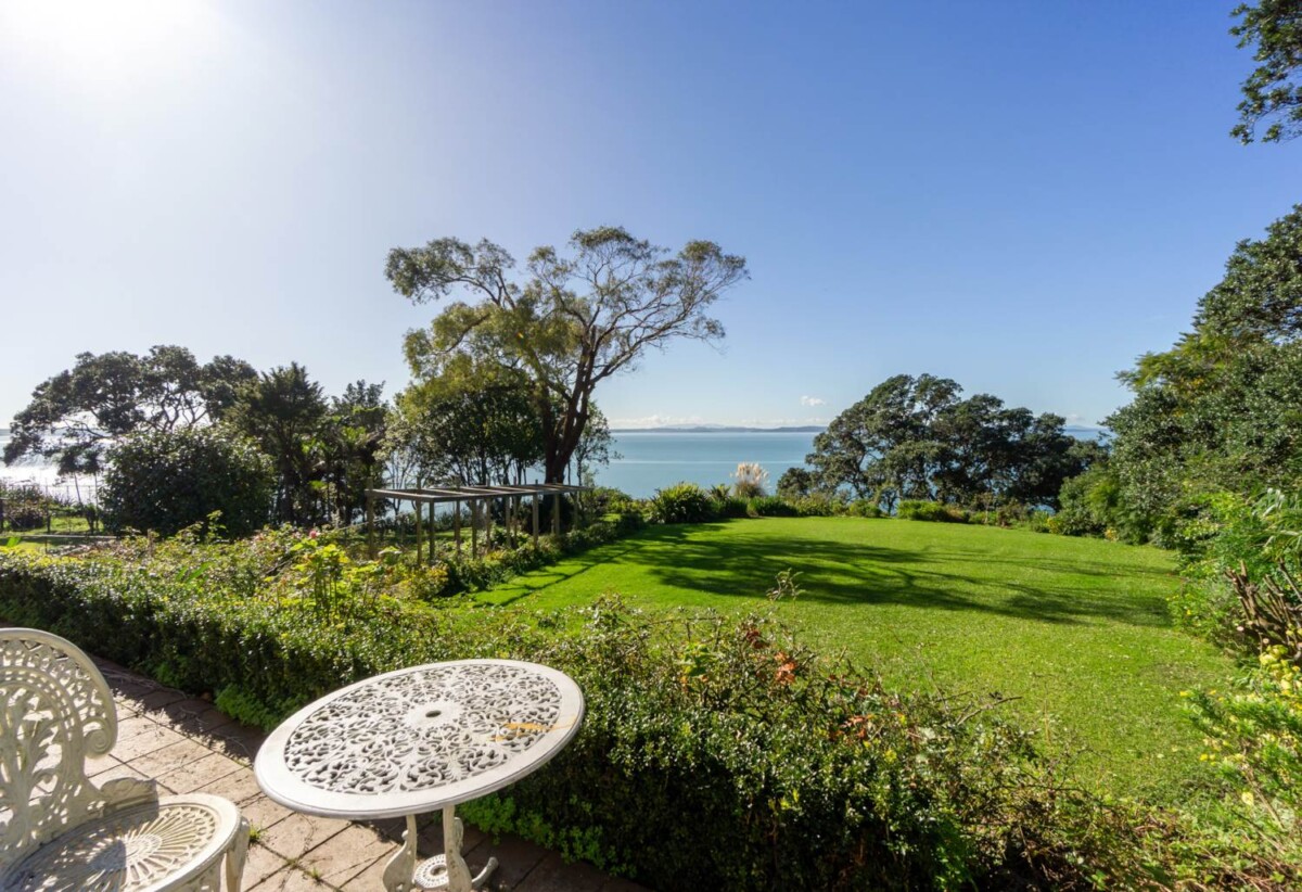 Macleans school zone, sea views, holding enjoys direct water access and riparian rights, luxury double-brick and concrete tile 7 beds + 2 offices on 11831m² land, 4 beds main house, Two separate dwellings offer further living flexibility:, 215 Bleakhouse Road, Mellons Bay, Auckland